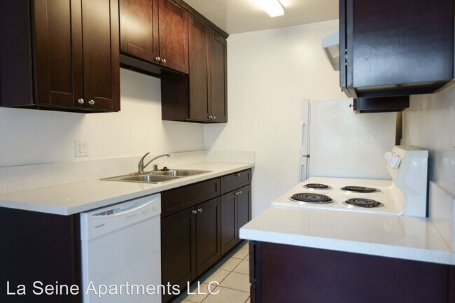 Building Photo - 522 Normandie Ave