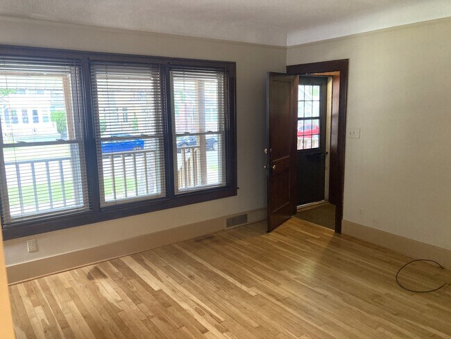 Foto del edificio - 353 W Webster St
