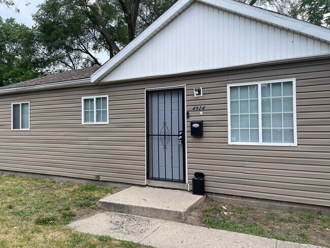 Building Photo - Miller Beach Nearby - Aetna Living