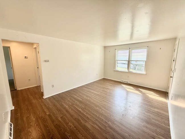 Building Photo - 11 Hamilton Pl