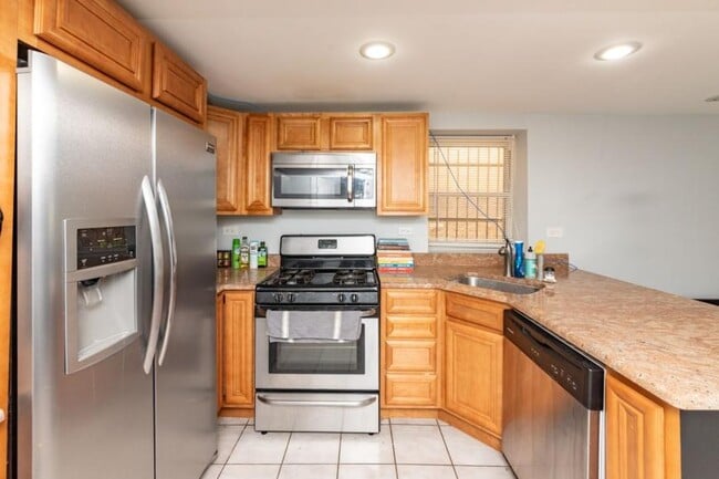 Photo - 2 bedroom in Chicago IL 60618 Apartment