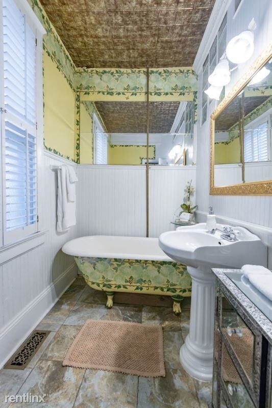Building Photo - 3 br, 2 bath Apartment - 61 A Montagu Ave