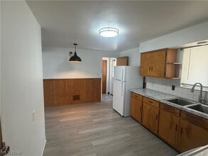Building Photo - 47 Parkgate Ave
