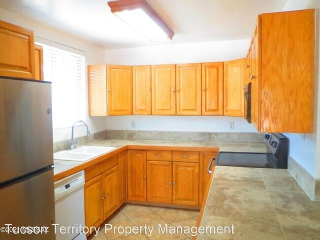 Building Photo - 3 br, 2 bath House - 5067 E Julia St.
