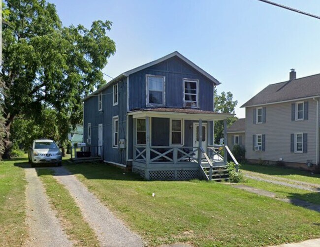 Building Photo - 355 Maple St