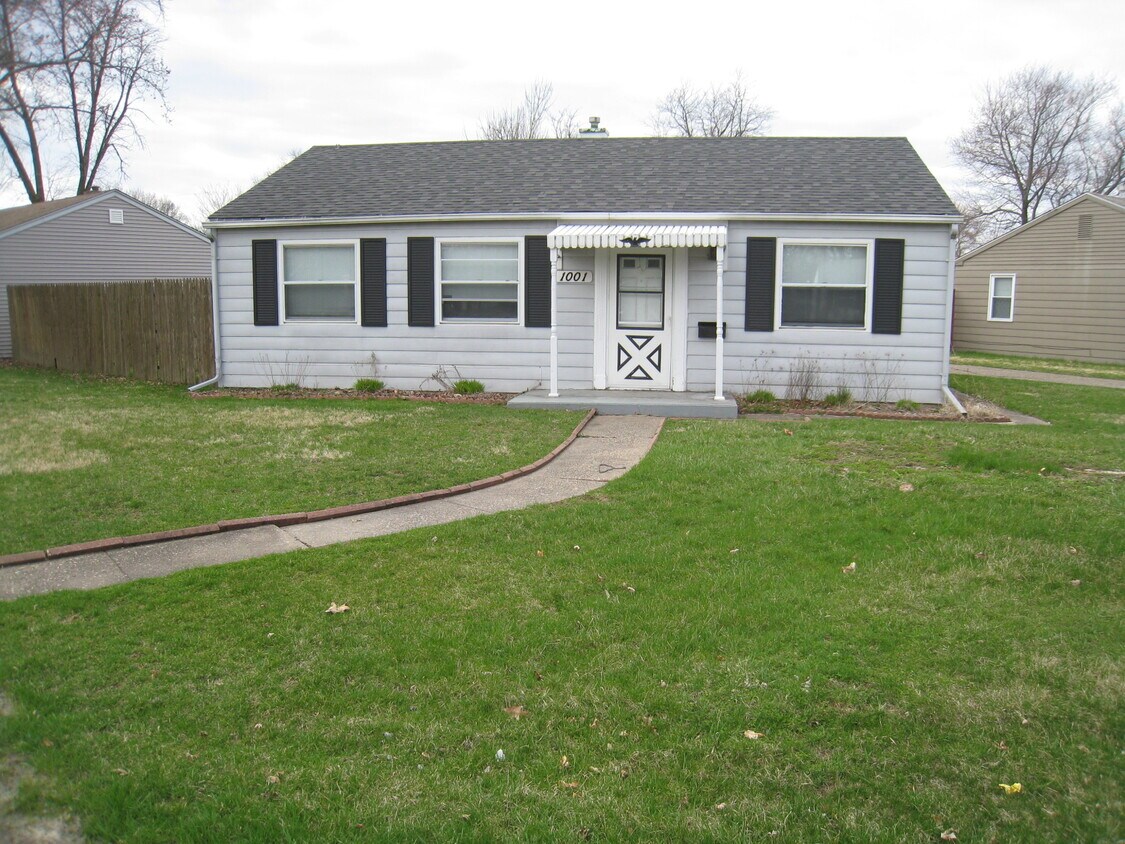 1001 40th St, Moline, IL 61265 House for Rent in Moline, IL