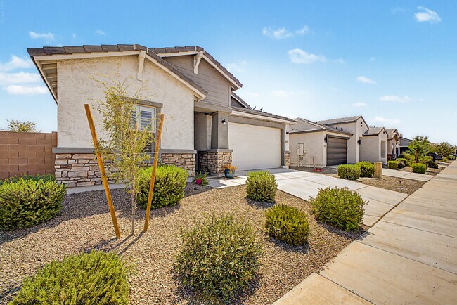 Building Photo - 42385 W Vincent Dr