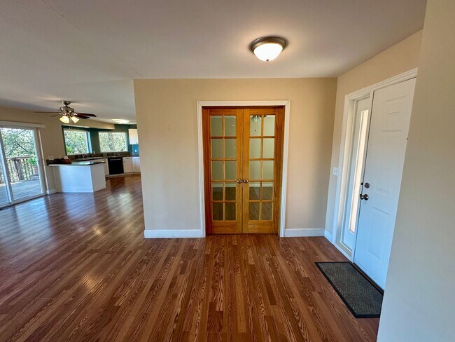 Foto del edificio - 3 Bedroom 2.5 Bathroom Home on 10 Acres Wi...