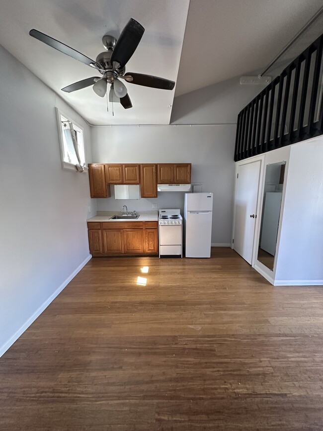 Building Photo - 3200 Encinal Ave