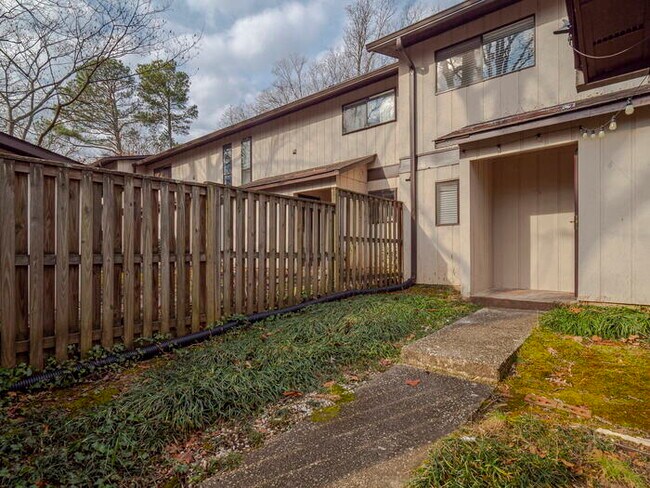 Building Photo - Raleigh Condo For Rent