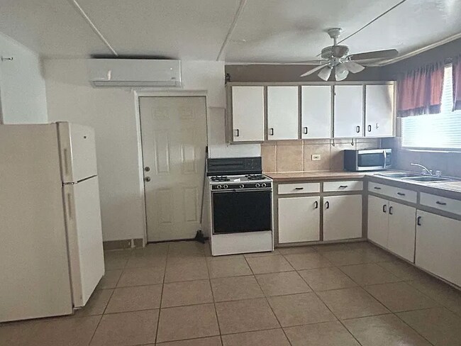 Building Photo - 1217 W Wabash St