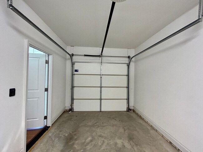 Building Photo - 3BR/2.5BA Townhome W/Loft in Pisgah Forest