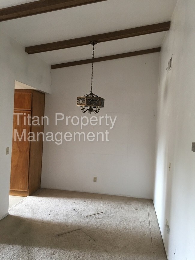 Building Photo - 5333 Primrose Dr