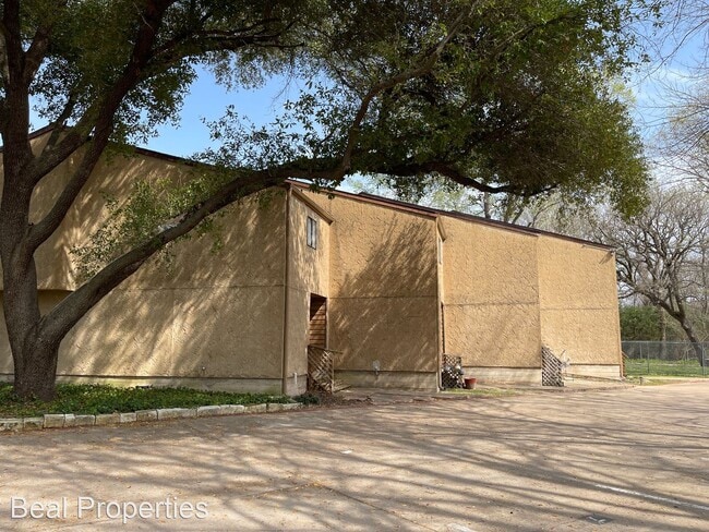 Building Photo - 2 br, 1 bath House - 4345 Carter Creek Pkw...