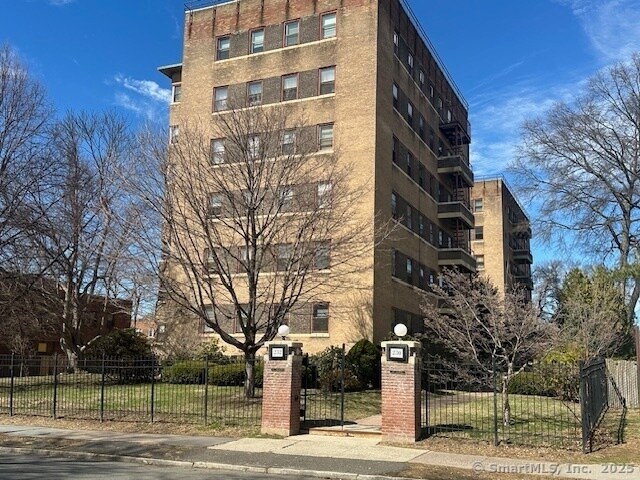 Foto principal - 230 Farmington Ave