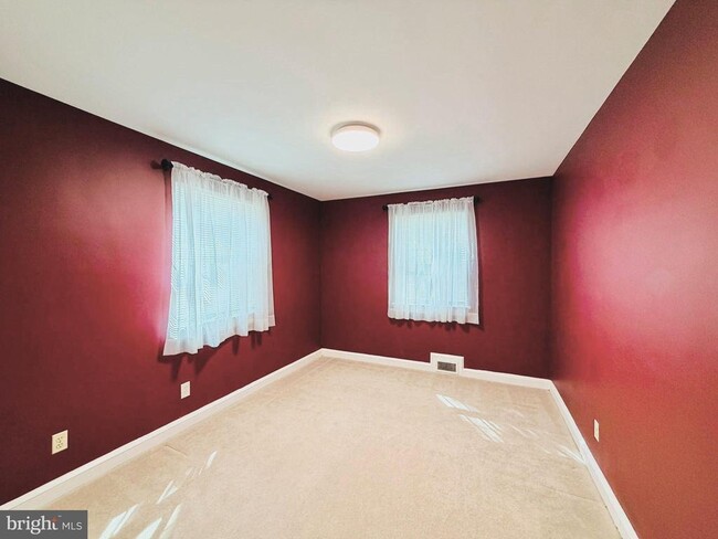 Building Photo - 907 Heron Dr