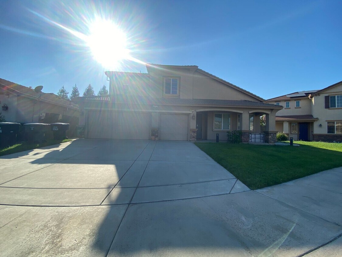 Foto principal - Big beautiful Home for rent in Visalia, Ca