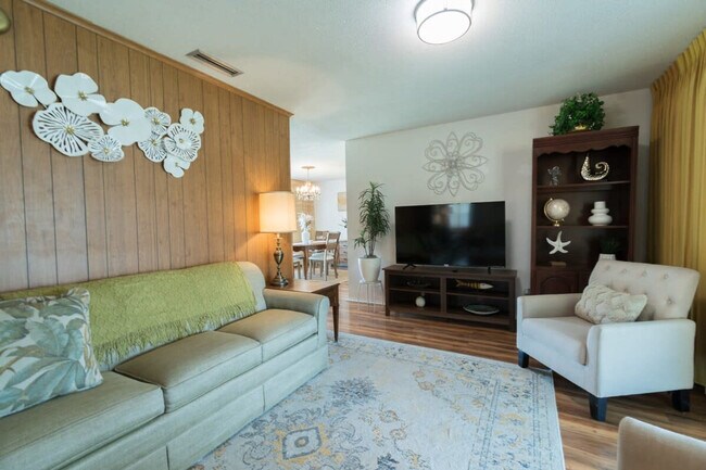 Foto del edificio - 971 Beechfern Ln