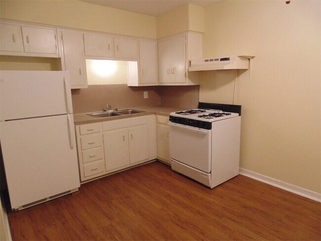 Building Photo - 3106 Duval St