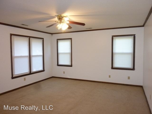Building Photo - 1071 Eastwood Dr