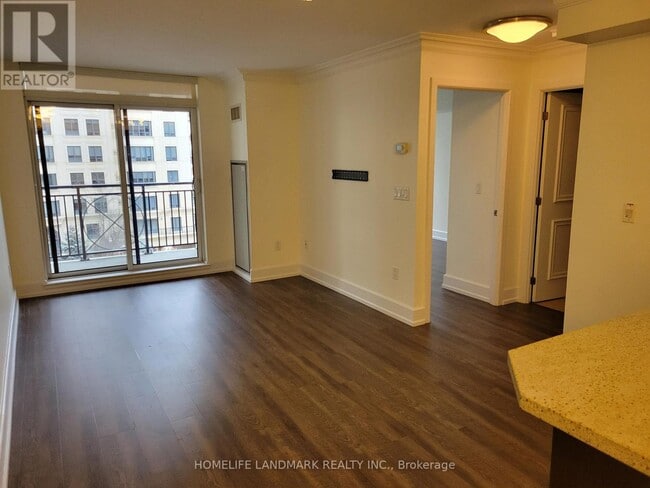 Photo du bâtiment - 650-650 Sheppard Ave E