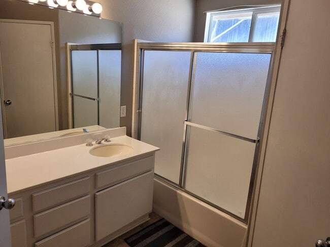 Foto del edificio - great charming house * virtual tour soon * by appointment only * quiet neighborhood