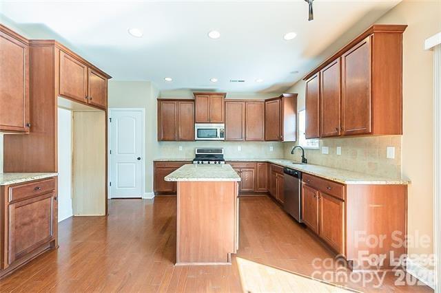 Building Photo - 2003 Fallondale Rd