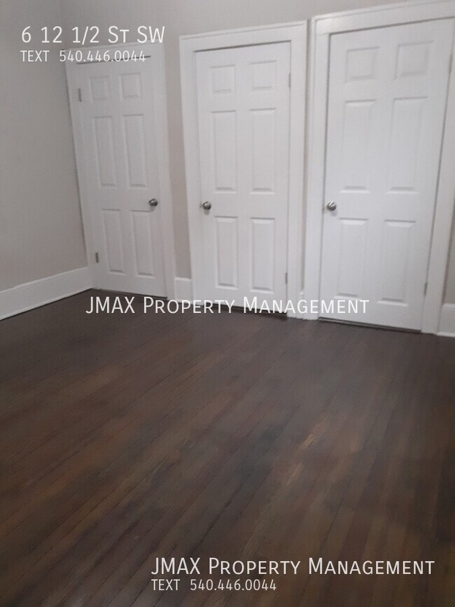 Foto del edificio - This property has a no security deposit op...