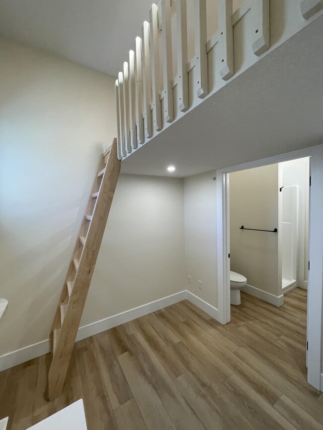 Building Photo - 8717-8110 110 St NW