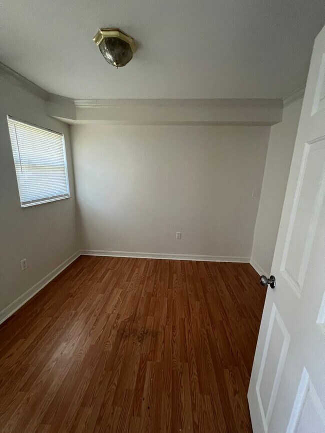 Foto del edificio - Available Now : 3 Bedroom 2 Bath Condo