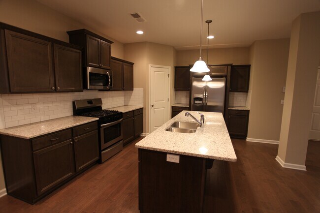 Building Photo - 5bed/3bath Residential House available in ...