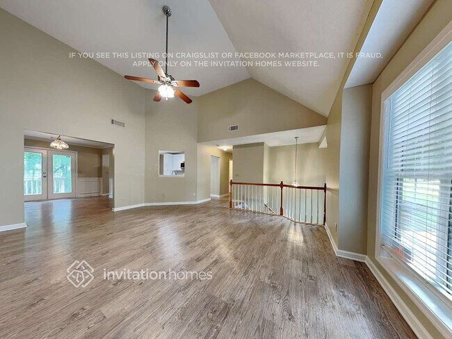 Foto del edificio - 5995 Rolling Oaks Ln