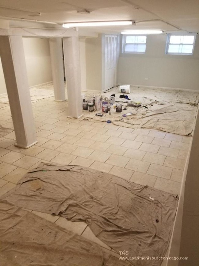 Building Photo - Huge garden studio in the heart of Lakeview!