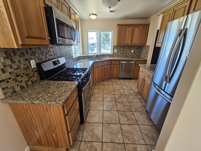 Foto del edificio - 5400 Sugar Pine Dr