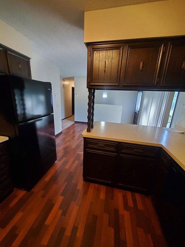 Building Photo - large free standing home Just S. of 13th a...