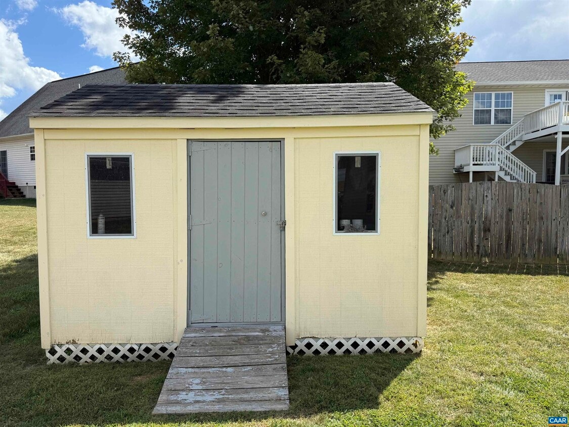 Building Photo - 216 Inglecress Rd