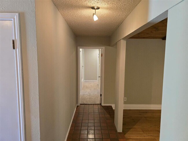 Foto del edificio - 402 Greenwood Dr
