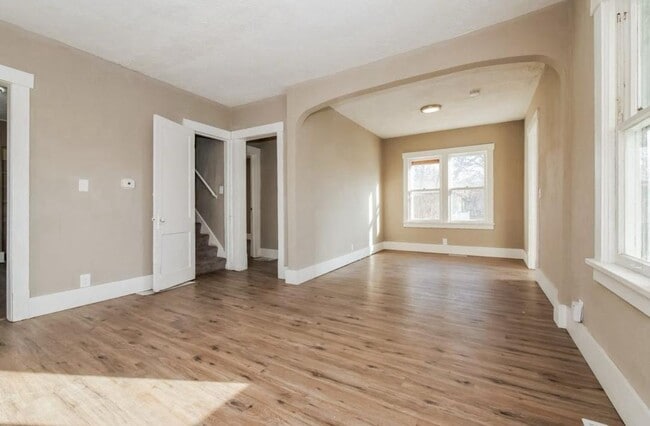 Foto del edificio - 4244 Laurel Ave