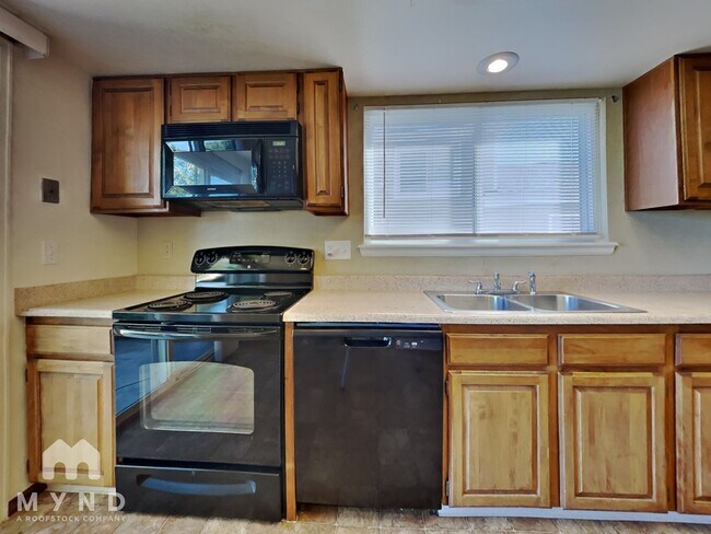 Building Photo - 511 Snowy Owl Pl