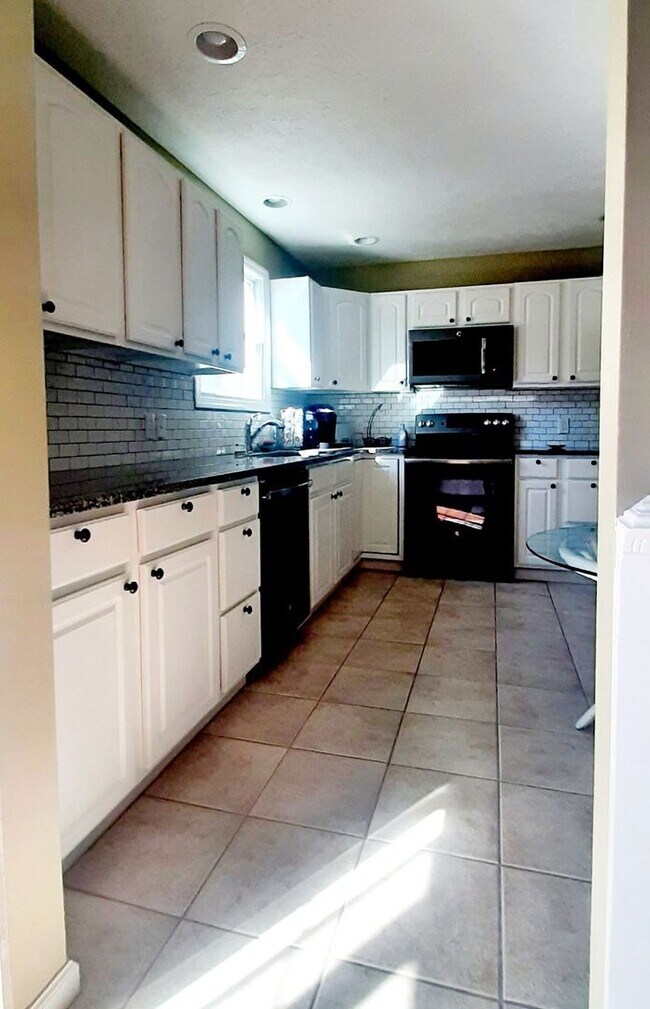 Foto del edificio - 3Bed/2.5 Bath On West Run Rd - Available 0...