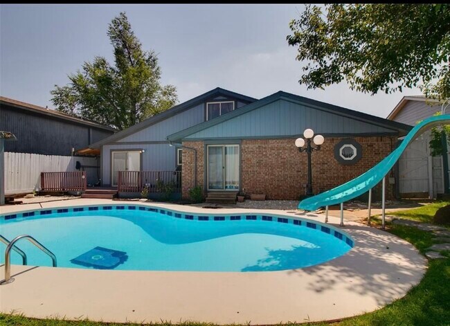 Foto del edificio - 6705 Bayberry Dr