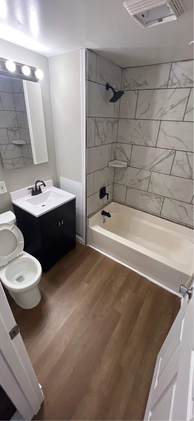 Foto del edificio - 3303 Harvester Ave