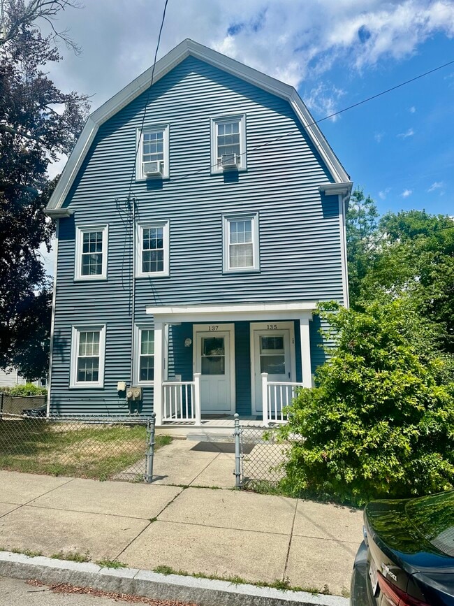Building Photo - 135-137 Nonantum St. Unit 1