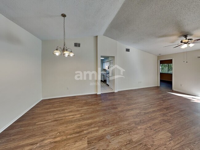 Foto del edificio - 1209 Blufield Ave