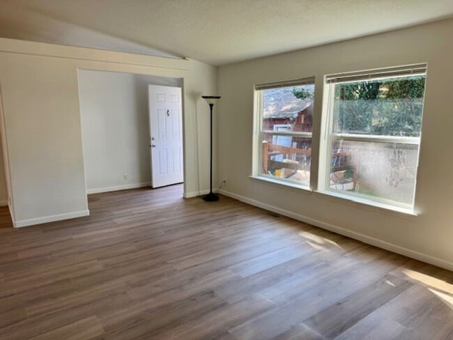 Foto del edificio - Remodeled Home on 1/2 Acre