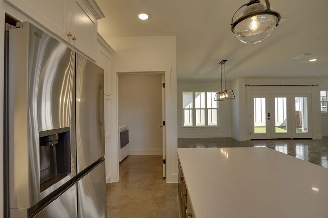 Foto del edificio - 302 Red Bird Ln