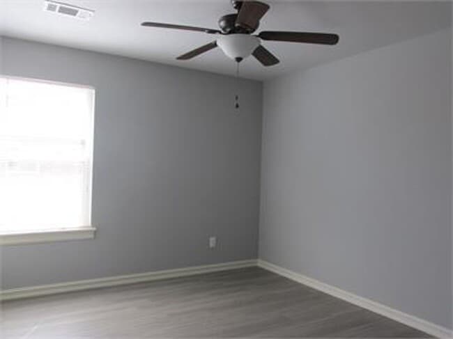 Building Photo - 3 bedroom duplex, Near Arkansas College of...