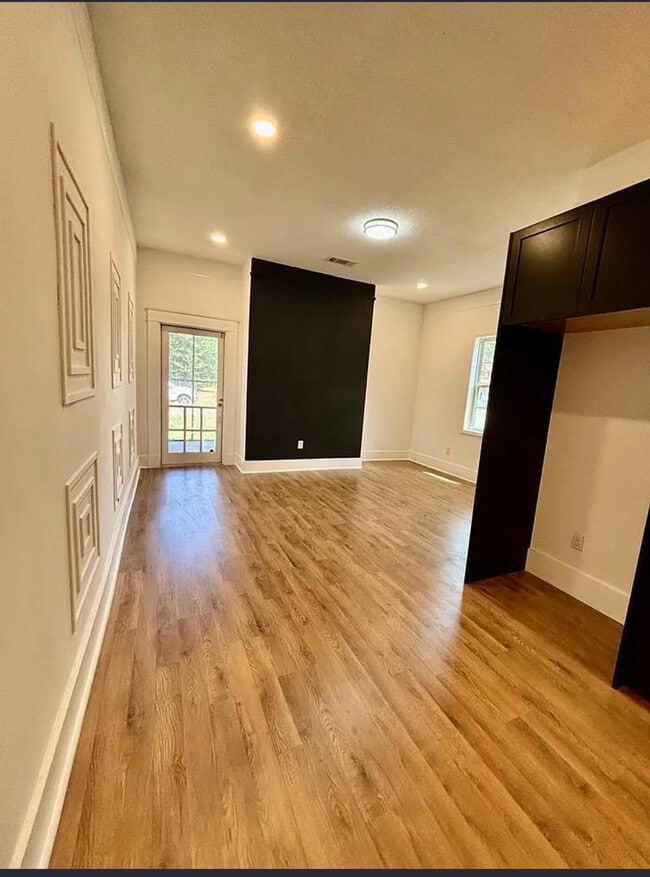 Building Photo - 505 Arnold Ave