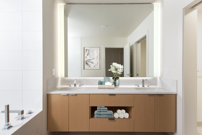 Building Photo - 1428 2nd Ave