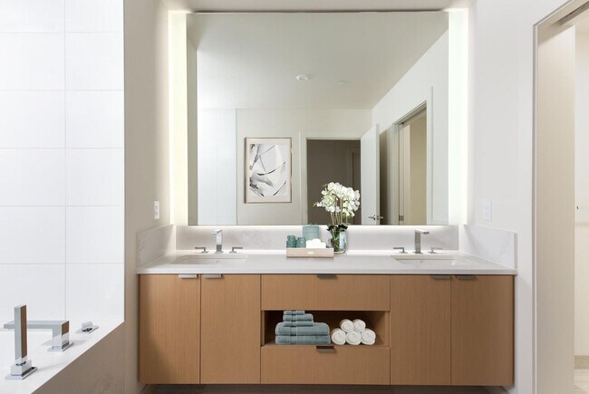 Building Photo - 1428 2nd Ave